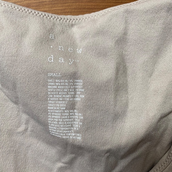 Set of 4 Seamless Fit Tanktops - Picture 10 of 10